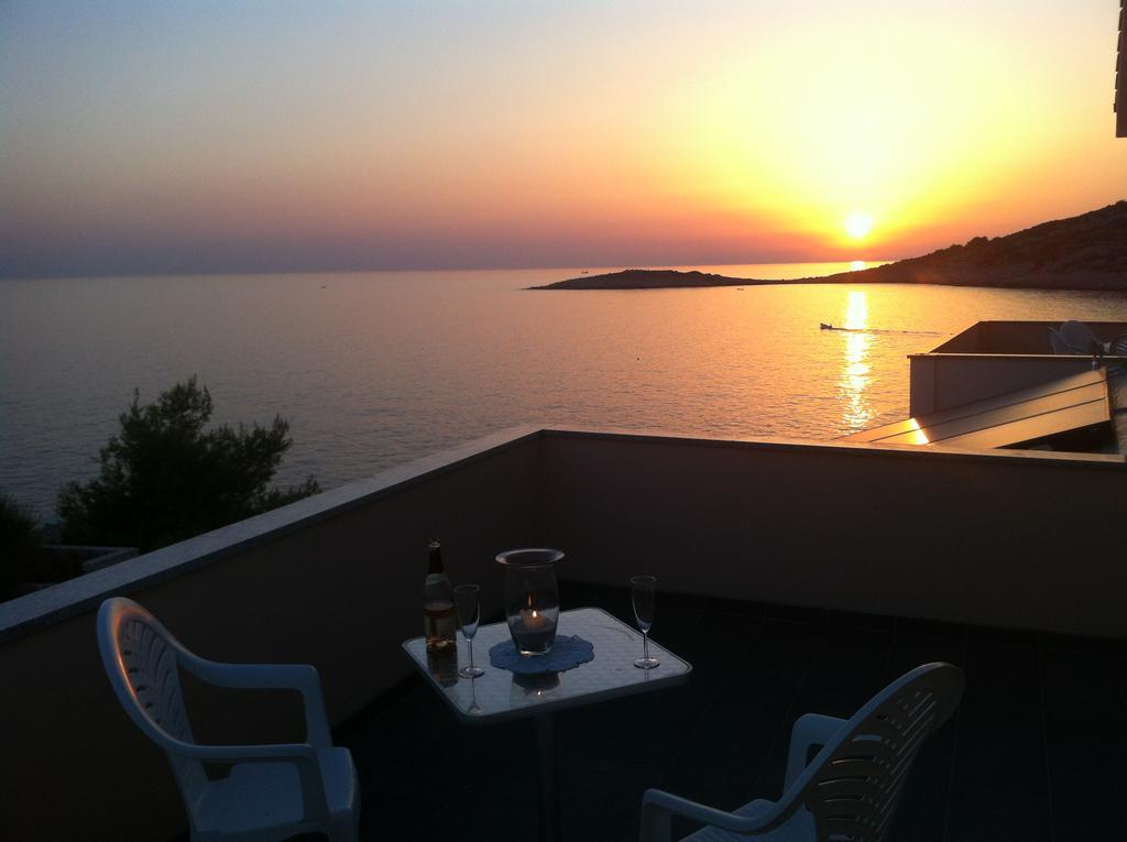 Direkt Am Meer-Apartments Puntaplanka Rogoznica  Luaran gambar