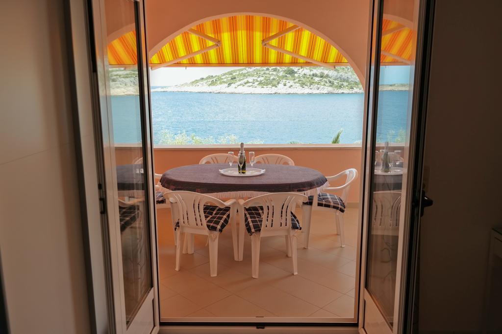 Direkt Am Meer-Apartments Puntaplanka Rogoznica  Luaran gambar