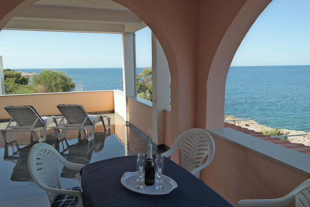 Direkt Am Meer-Apartments Puntaplanka Rogoznica  Bilik gambar