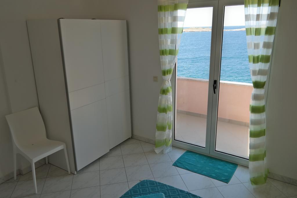 Direkt Am Meer-Apartments Puntaplanka Rogoznica  Luaran gambar