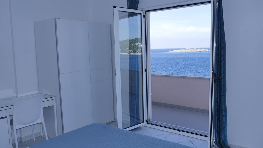 Direkt Am Meer-Apartments Puntaplanka Rogoznica  Luaran gambar
